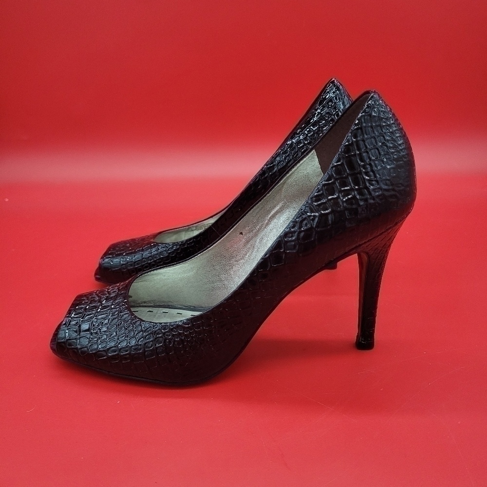 Gianni Bini Embossed Leather Pump Heels Women's 8M Shoes Black